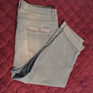 Gloria Vanderbilt Capris Jeans